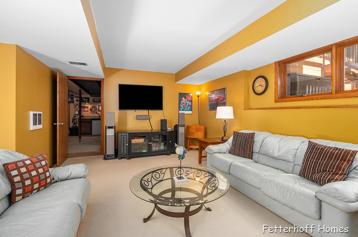 7658 Candlewood Dr, Ada MI 49301-9348 exterior