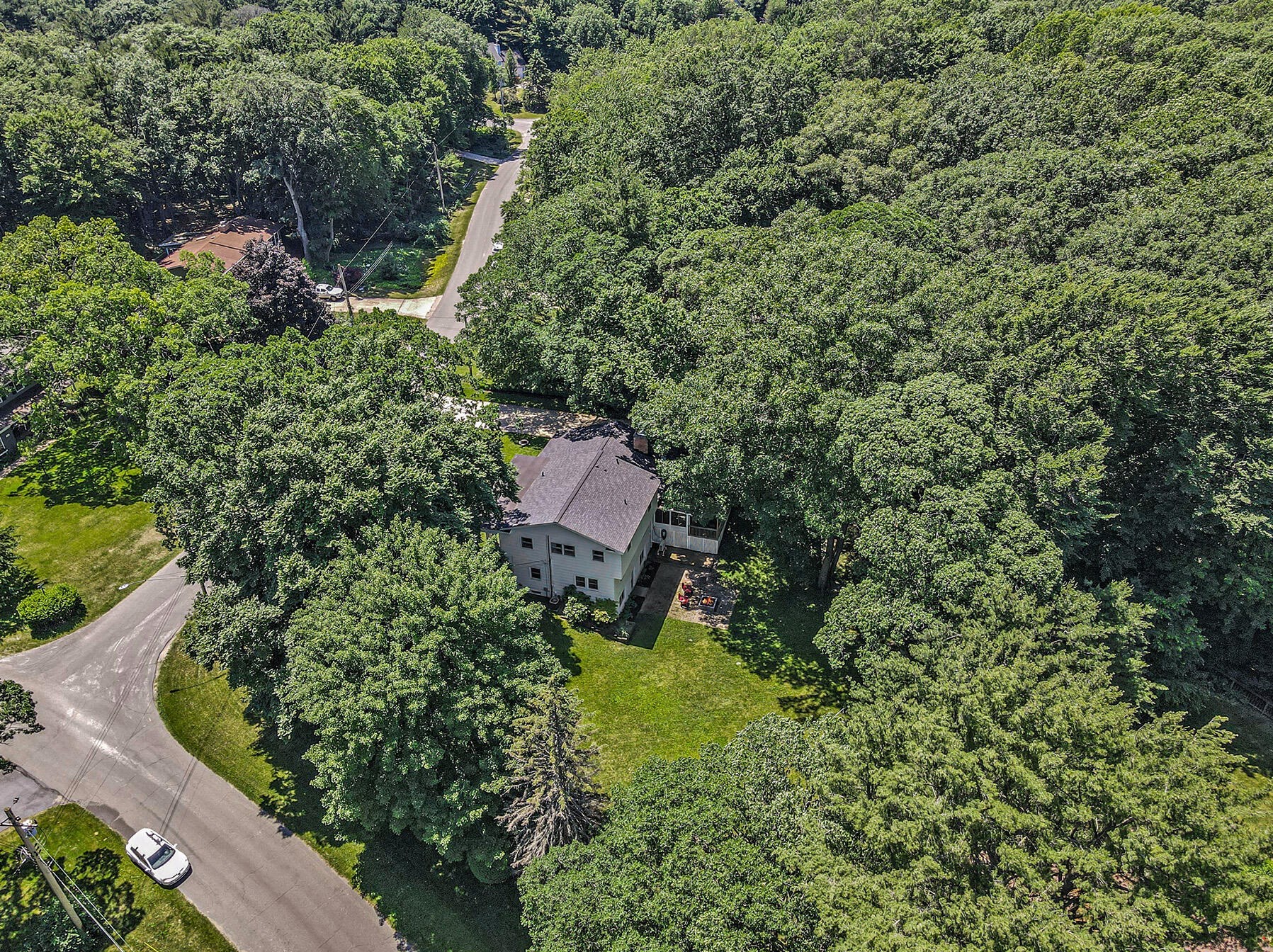 18547 Pawnee Dr, Spring Lake MI  49456-9416 exterior