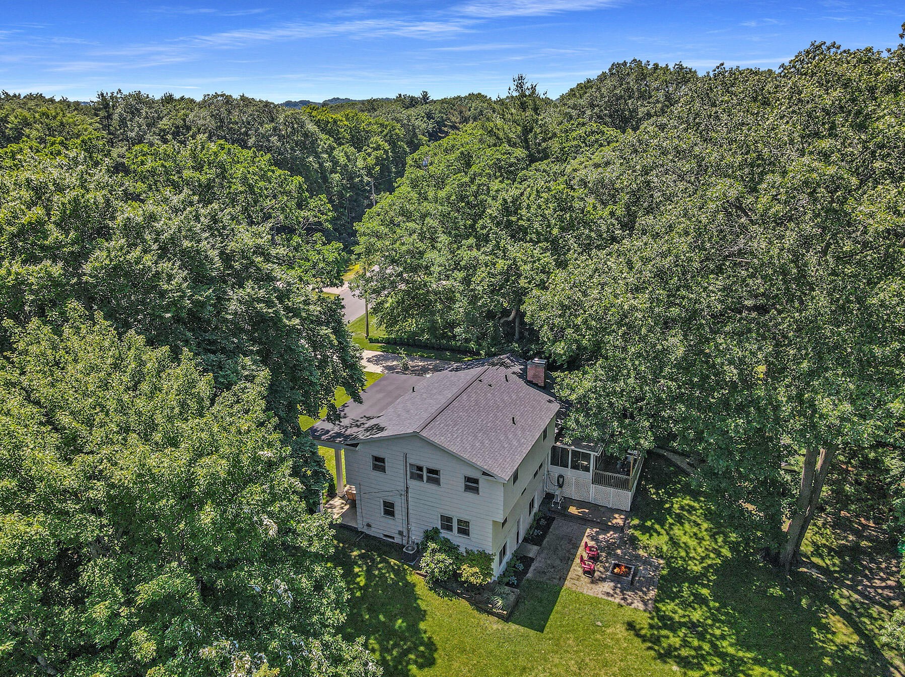 18547 Pawnee Dr, Spring Lake MI  49456-9416 exterior