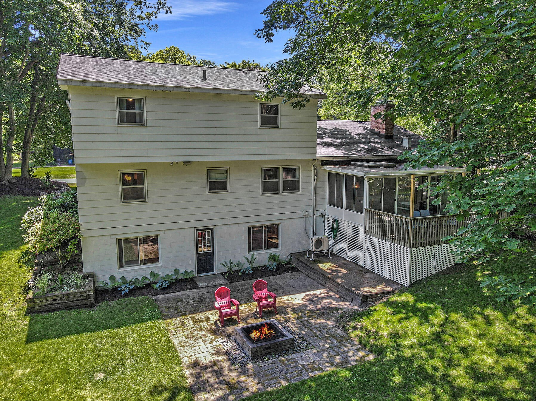 18547 Pawnee Dr, Spring Lake MI  49456-9416 exterior