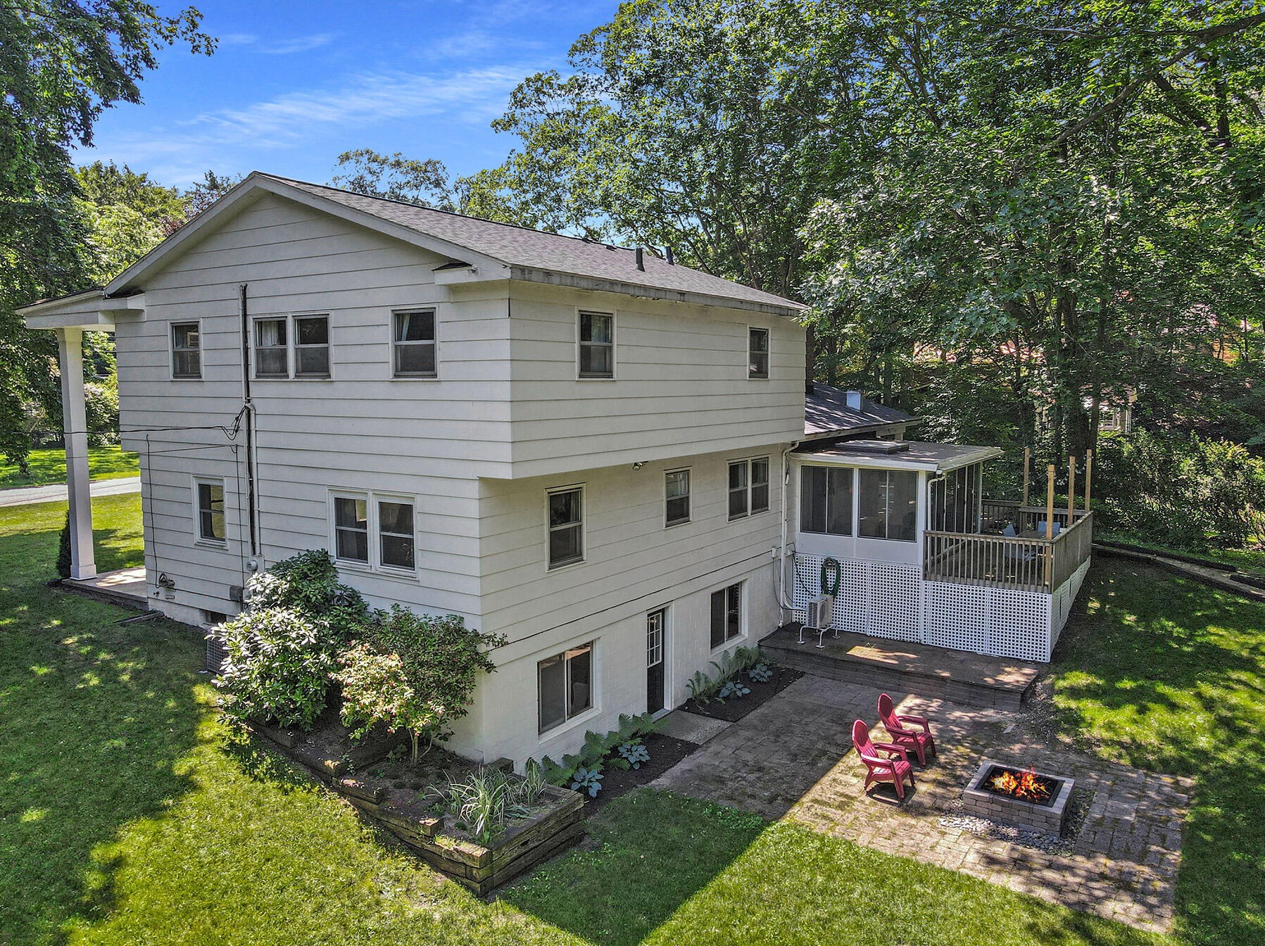 18547 Pawnee Dr, Spring Lake MI  49456-9416 exterior