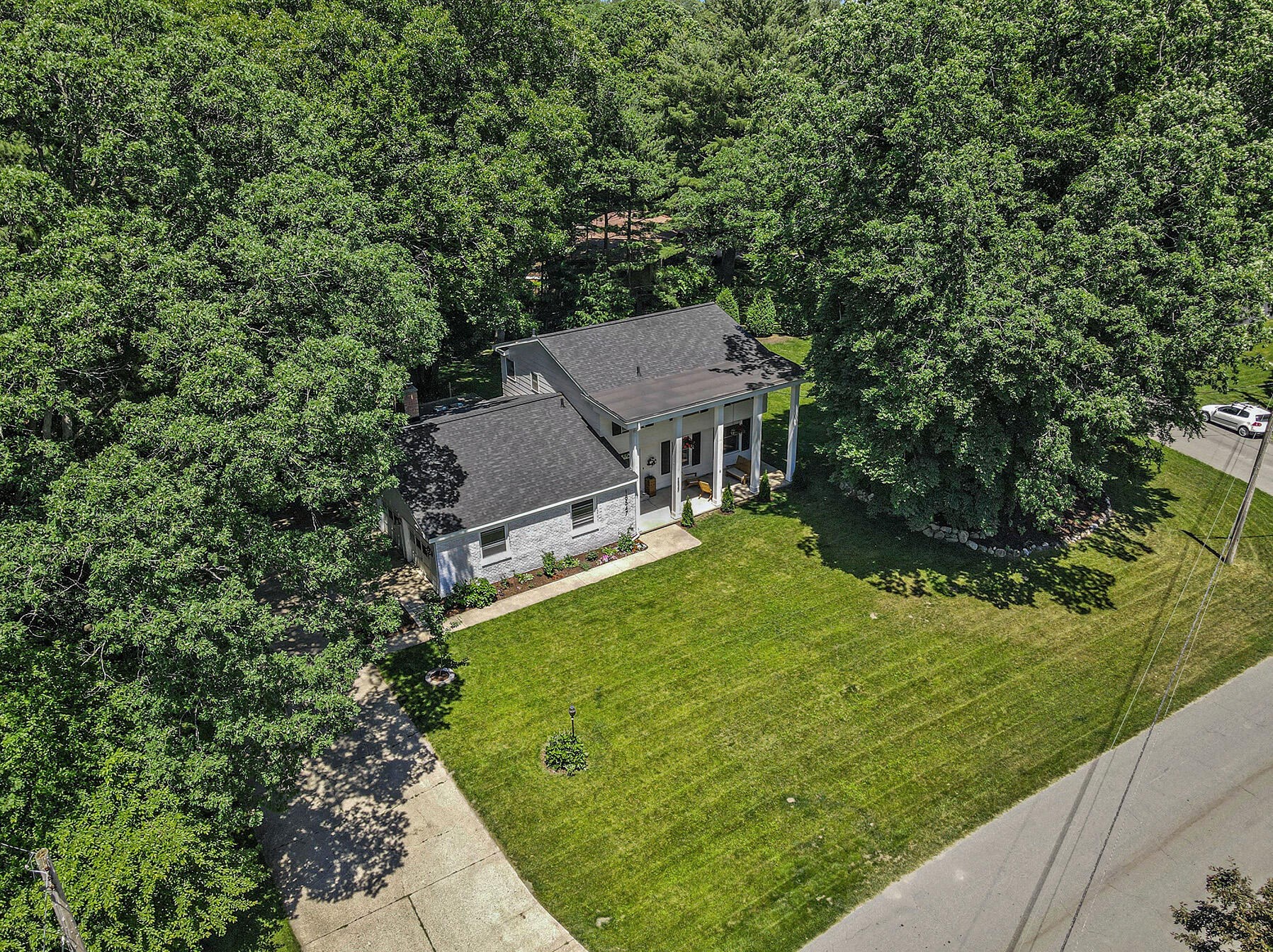 18547 Pawnee Dr, Spring Lake MI  49456-9416 exterior