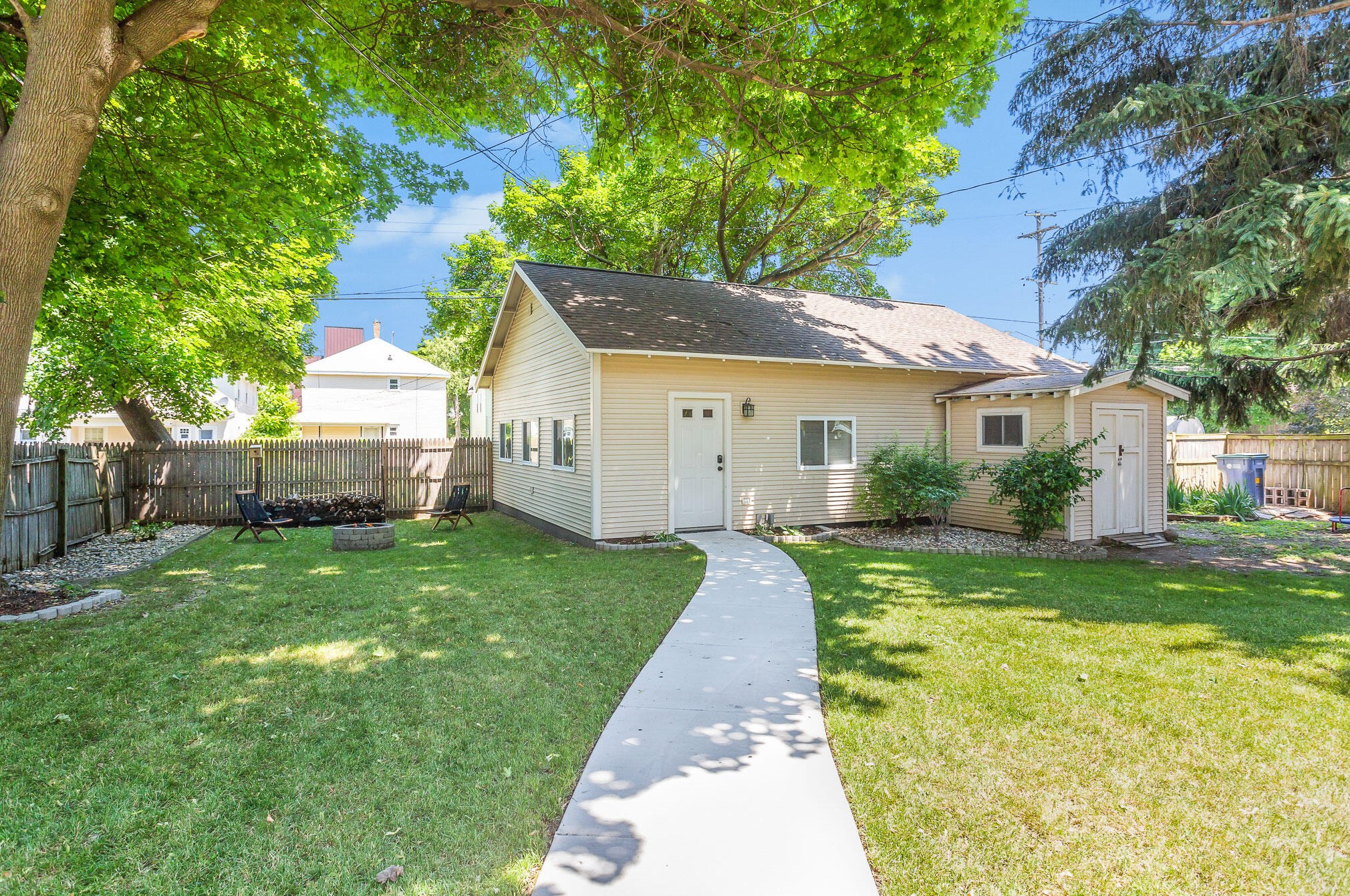 753 Innes St, Grand Rapids MI 49503-3518 exterior