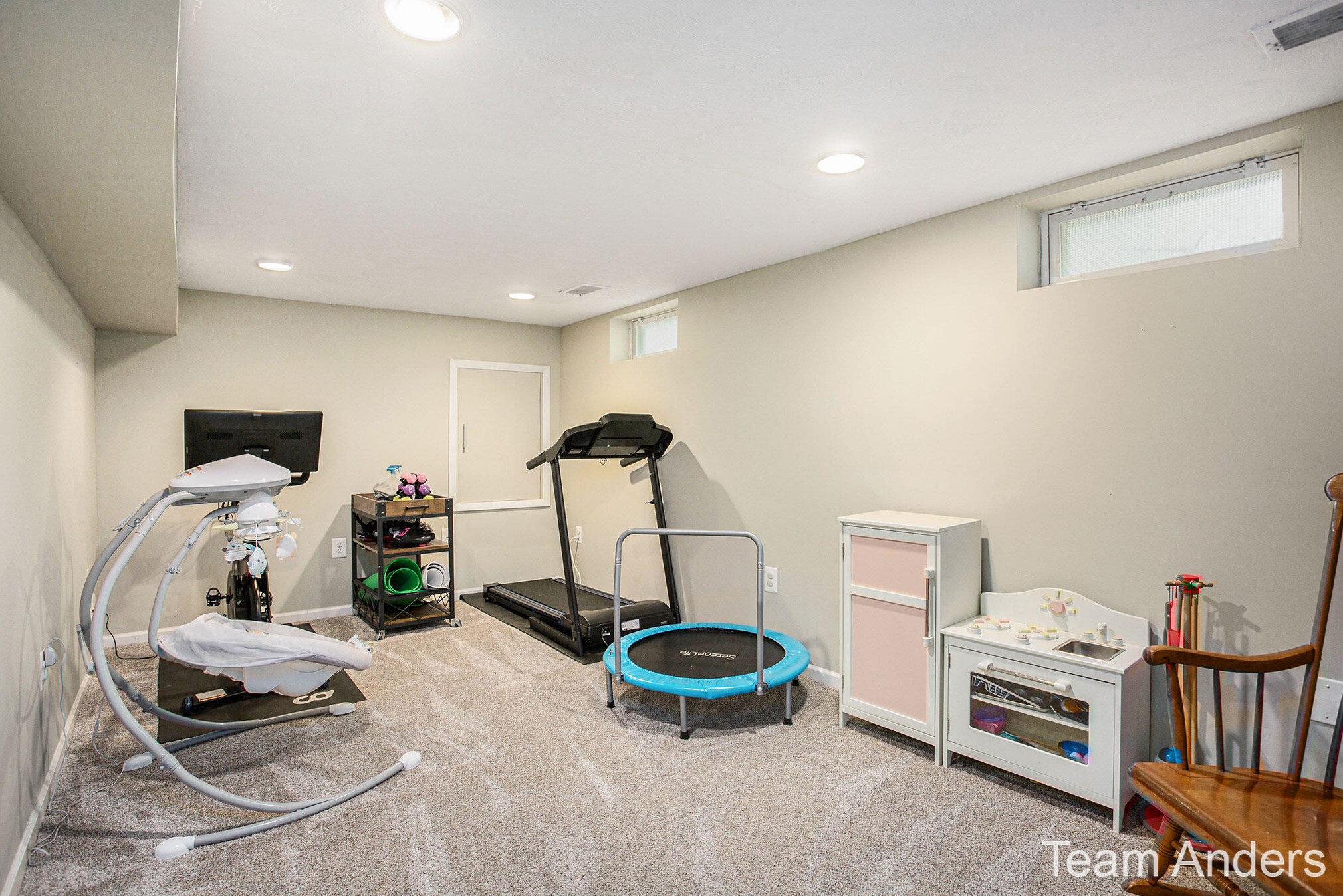 2134 Englewood Dr, Grand Rapids MI 49506-4512 exterior