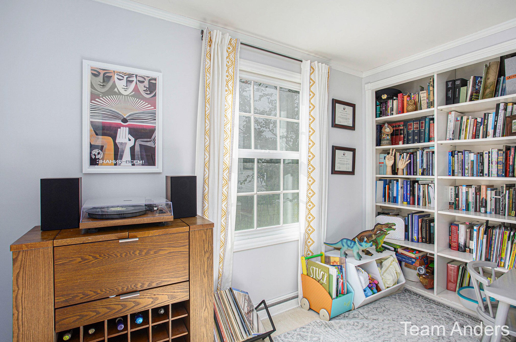 2134 Englewood Dr, Grand Rapids MI 49506-4512 exterior