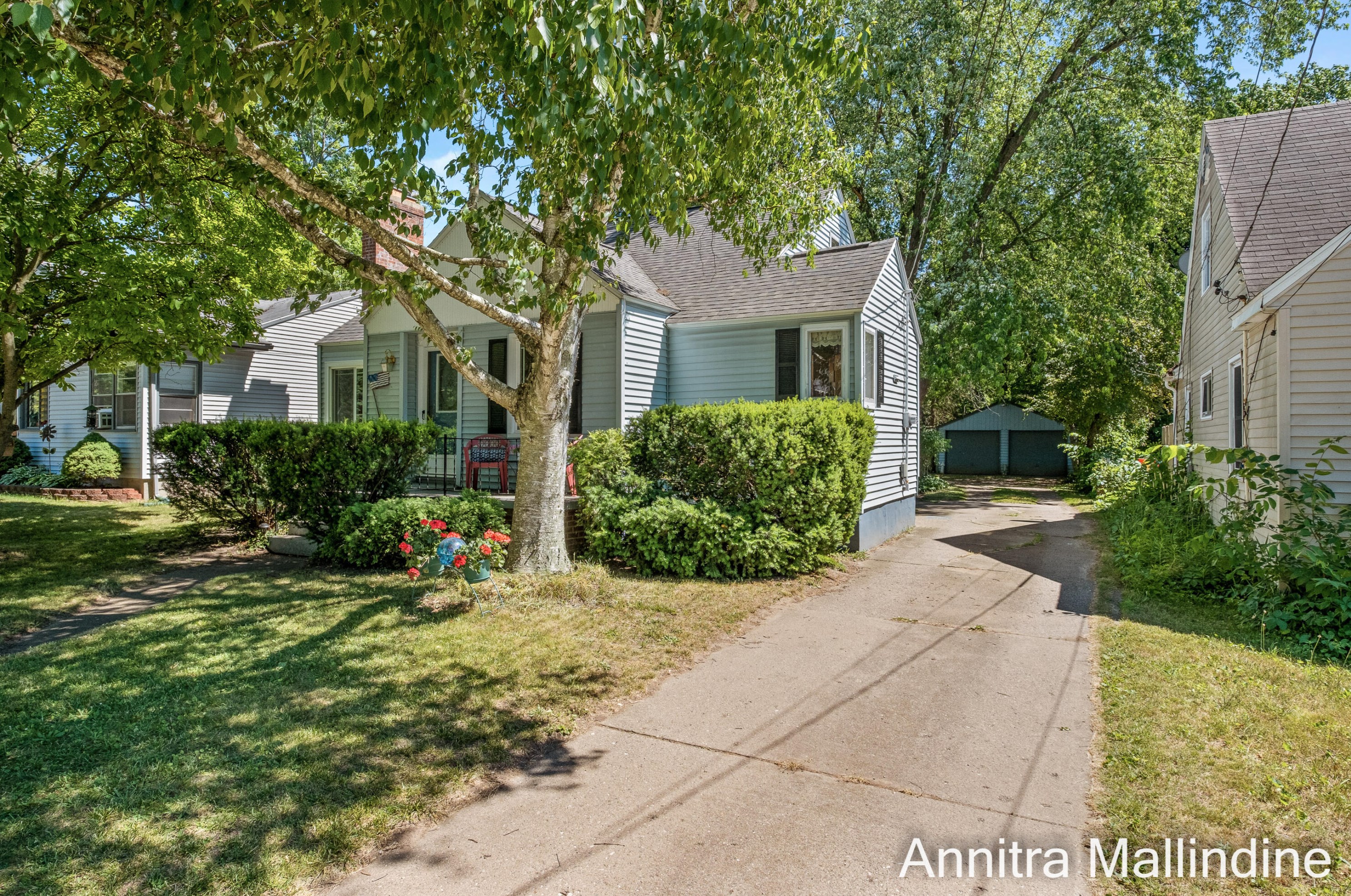 726 4 Mile Rd, Grand Rapids MI  49525-2645 exterior