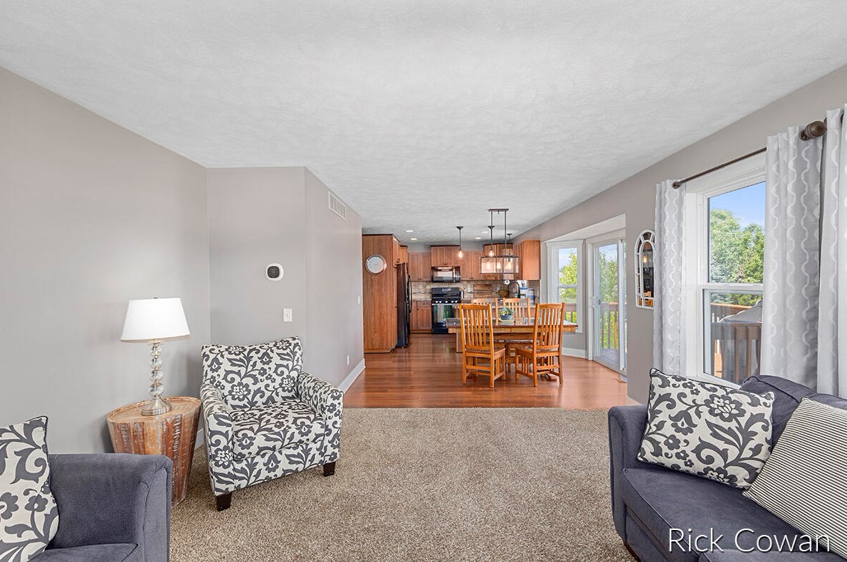 8682 Hawthorne Dr, Jenison MI  49428-8218 exterior