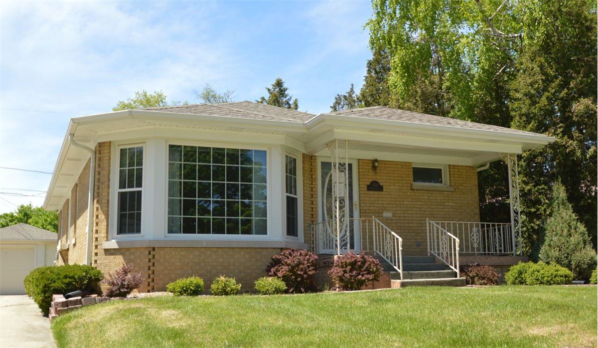 1030 Orchard St, Racine, WI 53405 MLS 1374125 Coldwell Banker