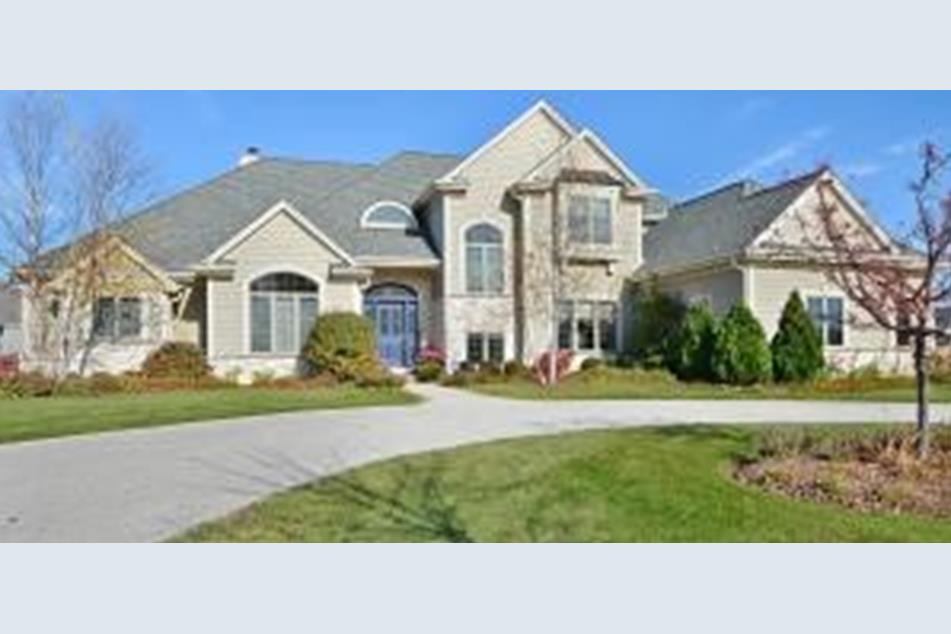 7020 W Creekside Ct, Mequon, WI 53092 MLS 1450063 Coldwell Banker