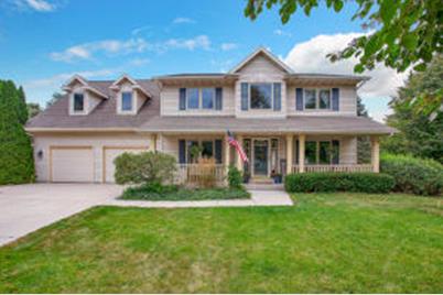 916 S Hills Dr Plymouth Wi 53073 Mls 1706332 Coldwell Banker