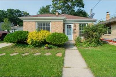 420  Blaine Ave, Racine, WI 53405 - Photo 1
