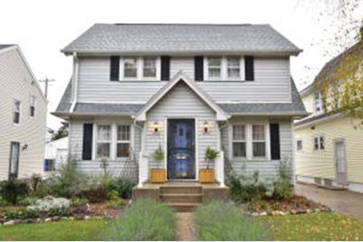 5574 N Lydell Ave - Photo 1