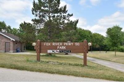 2406  Fox River Pkwy - Photo 1