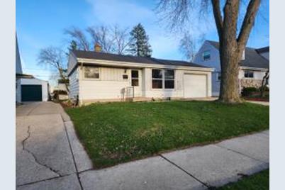 1018 S 86th St, West Allis, WI 53214 - Photo 1