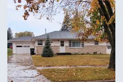 546 S 17th Ave, West Bend, WI 53095 - Photo 1