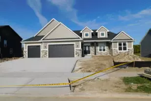 875 Kohlwey Dr, Grafton, WI 53024 - Photo 1