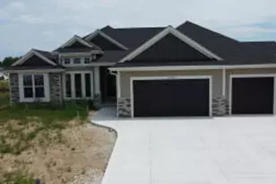 W221N4576 Timber Ct, Pewaukee, WI 53072 - Photo 1