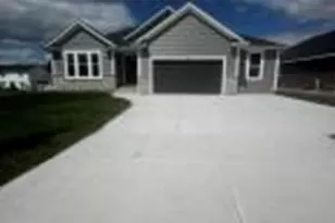 1027 Waterstone Ct, Pewaukee, WI 53072 - Photo 1
