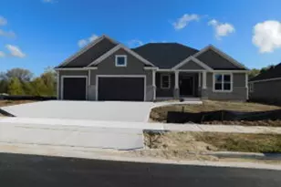 232 Candleberry Ln, Grafton, WI 53024 - Photo 1