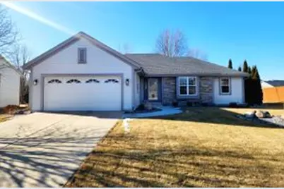 808  Chadwick Dr, Watertown, WI 53094 - Photo 1