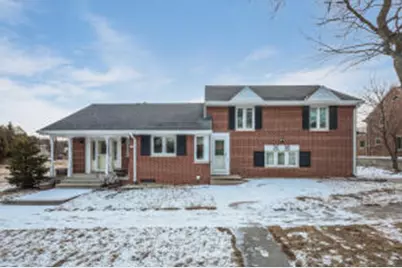 1025  Lincoln Blvd, Manitowoc, WI 54220 - Photo 1