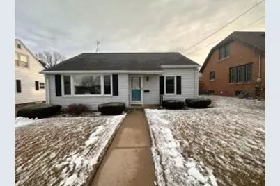 815  Summit St, Manitowoc, WI 54220 - Photo 1