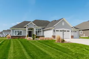 N46W22348 Boxleaf Ln, Pewaukee, WI 53072 - Photo 1