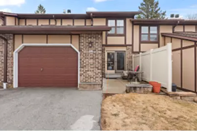 531  Hartridge Dr, Hartland, WI 53029 - Photo 1