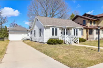 204 W Court St, Elkhorn, WI 53121 - Photo 1