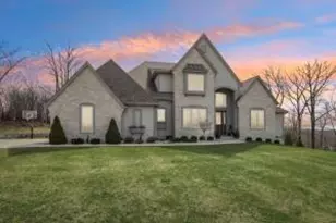 1260 Lorien Ct, Brookfield, WI 53045 - Photo 1