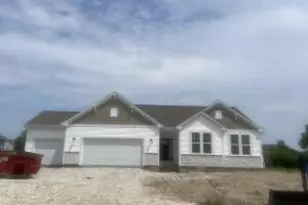 W168N10090 Bittersweet Trail, Germantown, WI 53022 - Photo 1