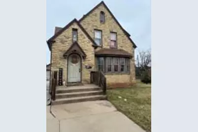 722  Waldo Blvd, Manitowoc, WI 54220 - Photo 1