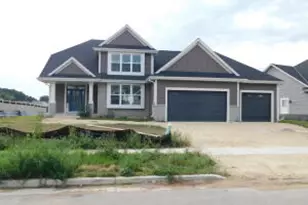 257 Candleberry Ln, Grafton, WI 53024 - Photo 1