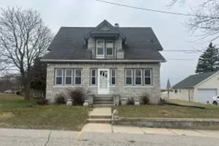 110 Hill St, Slinger, WI 53086 - Photo 1