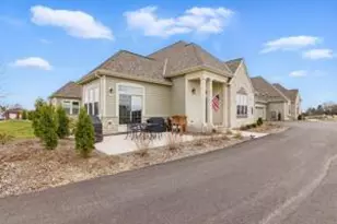 1507 Sandhill Blvd, Hartland, WI 53029 - Photo 1