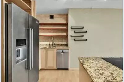 929 N Astor St, Milwaukee, WI 53202 - Photo 1