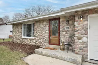 121 W Niesen Dr, Saukville, WI 53080 - Photo 1