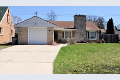 4930 W Kinnickinnic River Pkwy, Milwaukee, WI 53219 - Photo 1