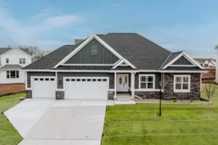 N55W19319 Red Crown Ln, Menomonee Falls, WI 53051 - Photo 1