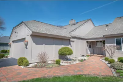 10018 N Kirkland Ct, Mequon, WI 53092 - Photo 1