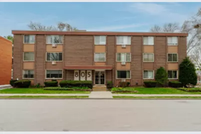 805 E Henry Clay St, Whitefish Bay, WI 53217 - Photo 1