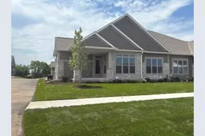 N28W25285  Parkway Ridge Cir, Pewaukee, WI 53072 - Photo 1