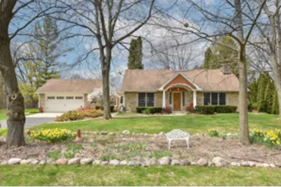 171  Highview Dr, Cedarburg, WI 53012 - Photo 1