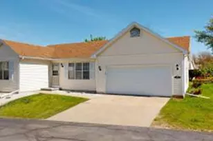 5142 Ridge Oak Dr, Madison, WI 53704 - Photo 1