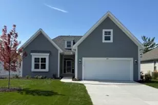 331 Sandy Cir, Pewaukee, WI 53072 - Photo 1