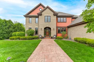 7601 S Cambridge Dr, Franklin, WI 53132 - Photo 1