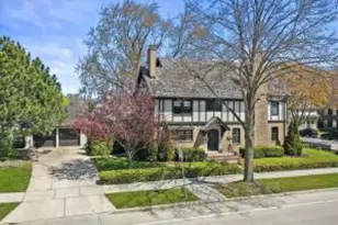 304 16th St, Racine, WI 53403 - Photo 1