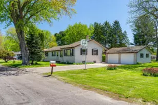 297 Walnut Dr, Onalaska, WI 54650 - Photo 1