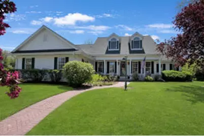 647  Lake Bluff Dr, Oconomowoc, WI 53066 - Photo 1