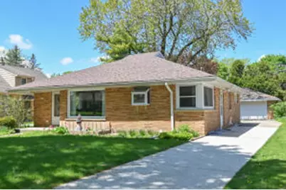 10108 W Sunset Ave, Wauwatosa, WI 53222 - Photo 1